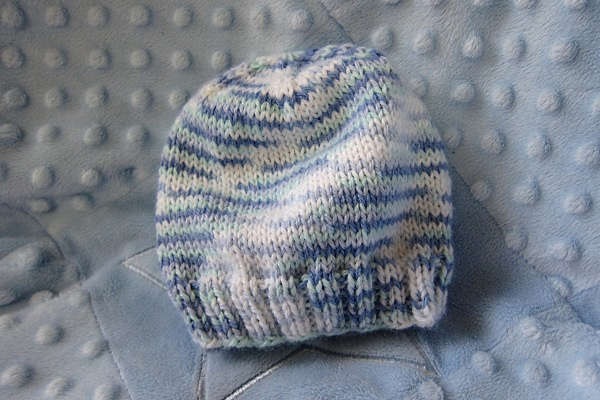 HAND KNITTED CHLDS BOB HAT CABLED BLUE AGE 0-3mths3-6mths6-12mths 1-2 &3-4 yrs 